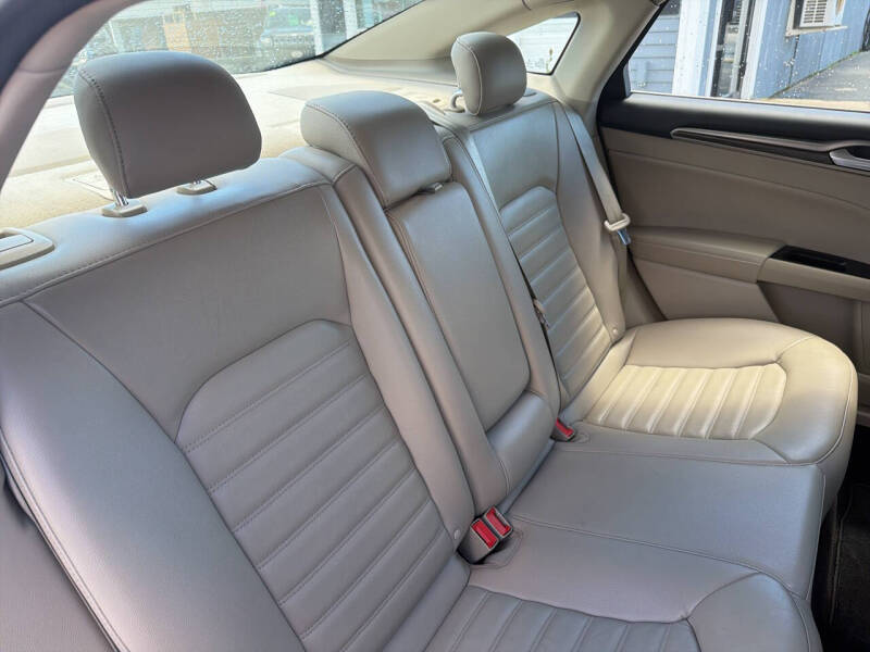 2017 Ford Fusion SE