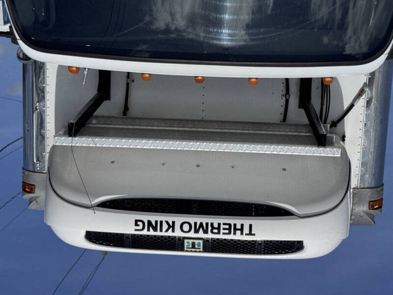 2018 Freightliner M2 106