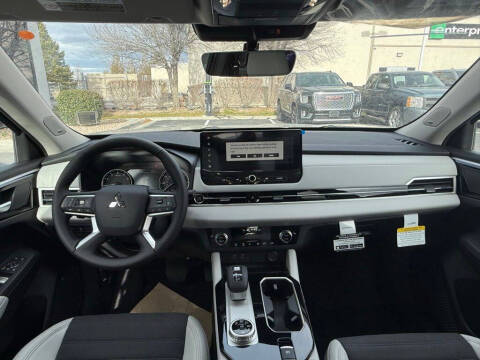 2026 Mitsubishi Outlander SE