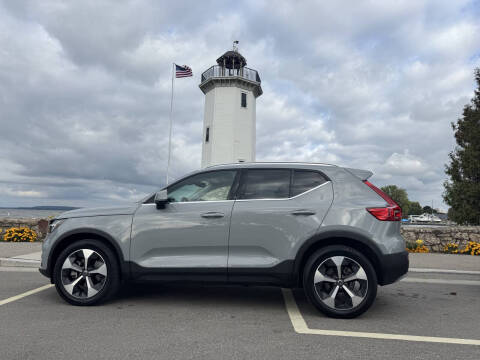 2024 Volvo XC40 B5 Plus Bright Theme