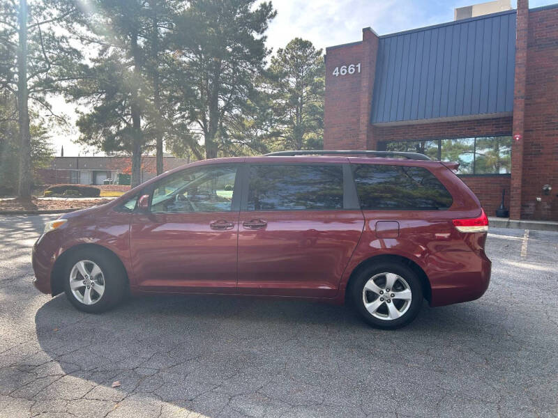 2011 Toyota Sienna LE 7-Passenger Auto Access Seat