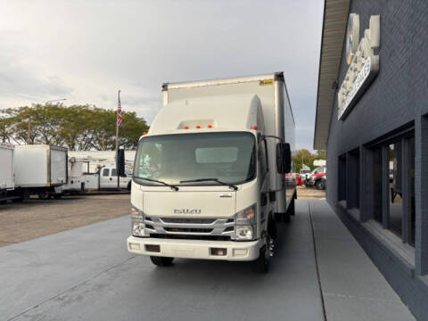 2017 Isuzu NRR 24FT Box Truck