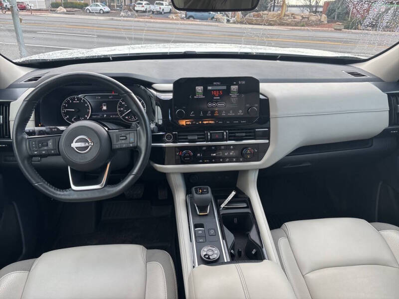 2023 Nissan Pathfinder SL