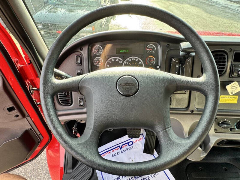 2017 Freightliner M2 106