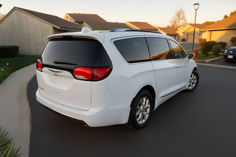 2017 Chrysler Pacifica Touring-L