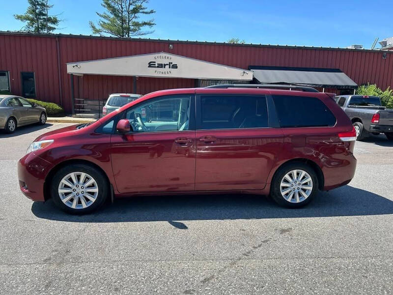 2014 Toyota Sienna XLE 7-Passenger