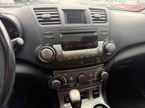 2011 Toyota Highlander SE
