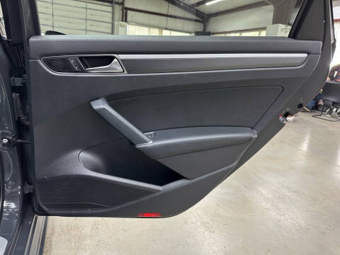 2017 Volkswagen Passat 1.8T R-Line