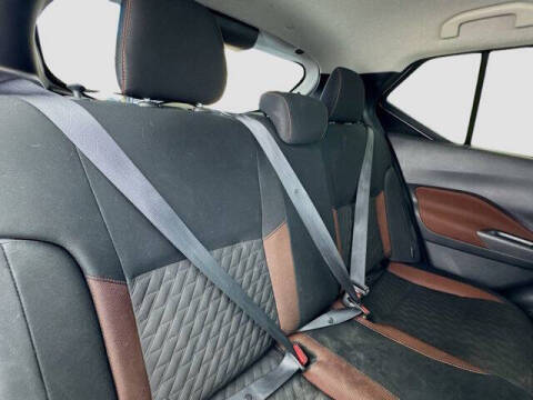 2022 Nissan Kicks SR