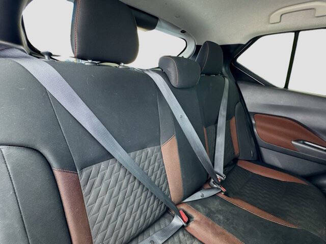 2022 Nissan Kicks SR