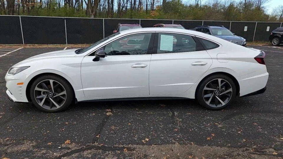 2021 Hyundai SONATA for sale at Victoria Auto Sales in Victoria, MN