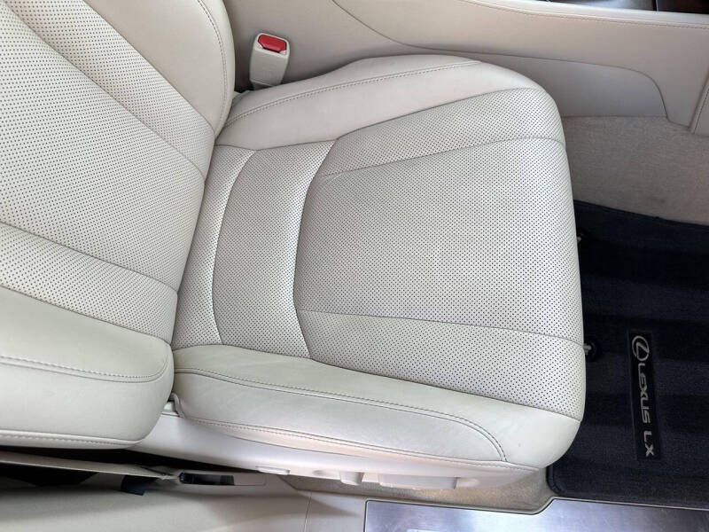 2019 Lexus LX 570 Three-Row