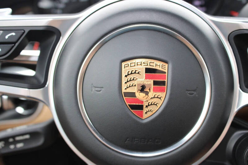 2018 Porsche 911 Carrera