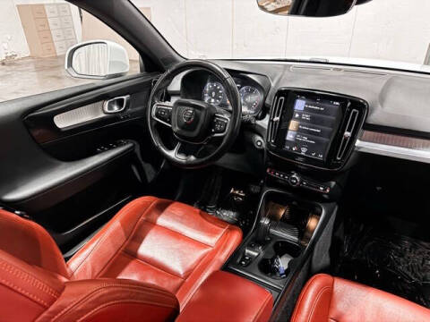 2019 Volvo XC40 T5 Momentum