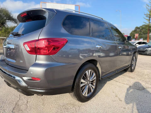 2019 Nissan Pathfinder SV