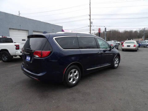 2017 Chrysler Pacifica Touring-L Plus