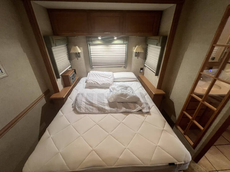 2007 Winnebago Adventurer