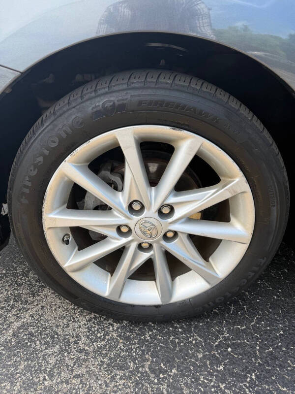 2012 Toyota Prius v Five