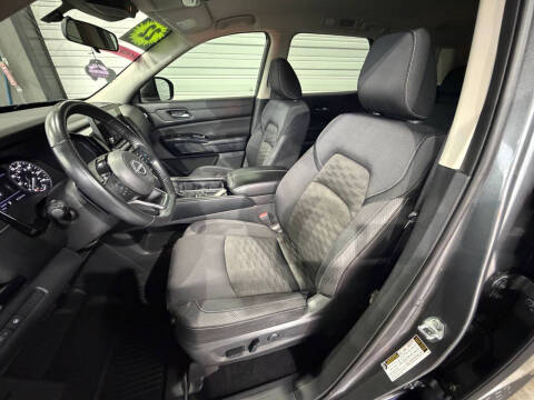 2022 Nissan Pathfinder SV