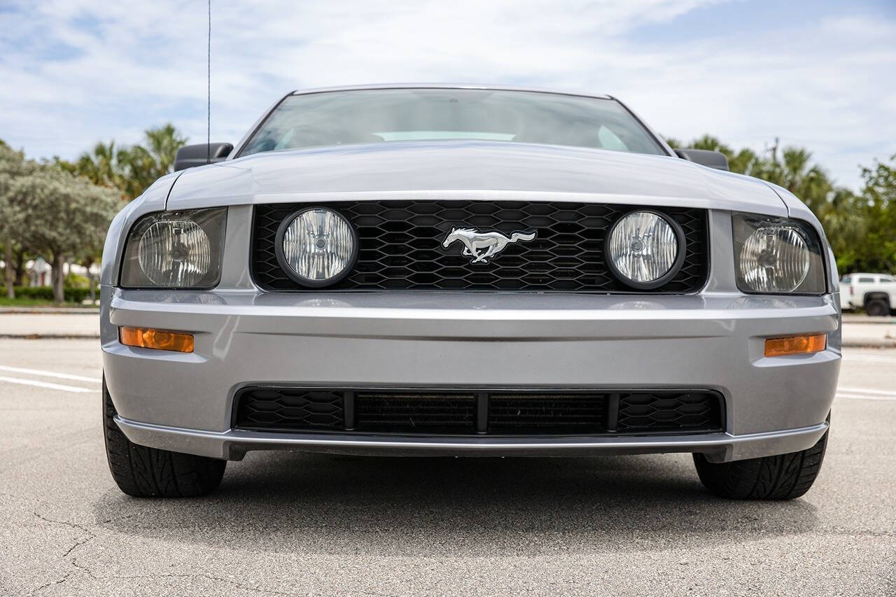 2006 Ford Mustang 28