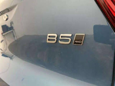 2025 Volvo XC40 B5 Plus Bright Theme