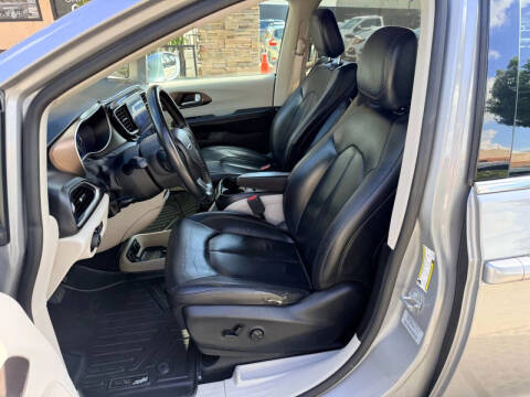 2017 Chrysler Pacifica Touring-L