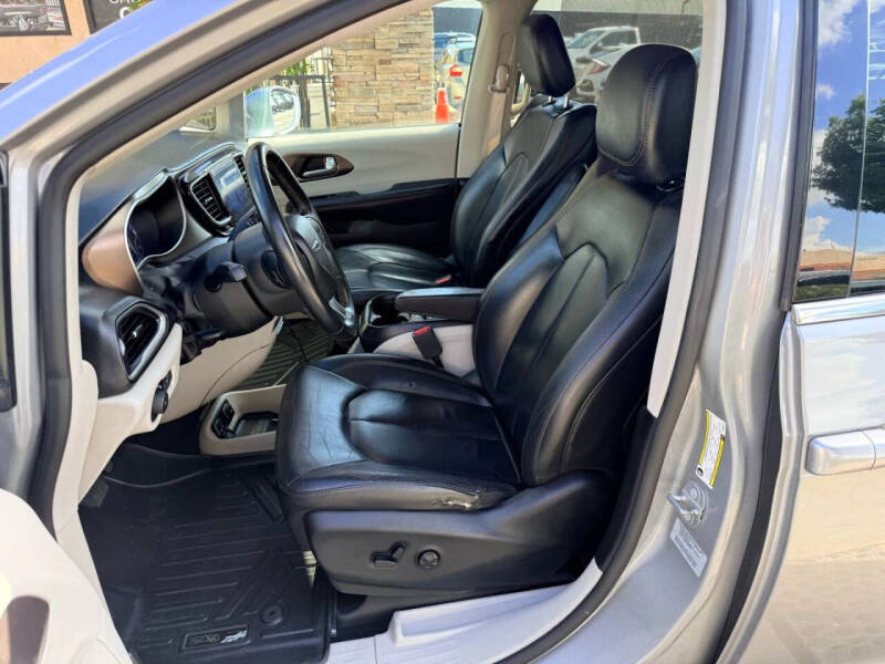 2017 Chrysler Pacifica Touring-L