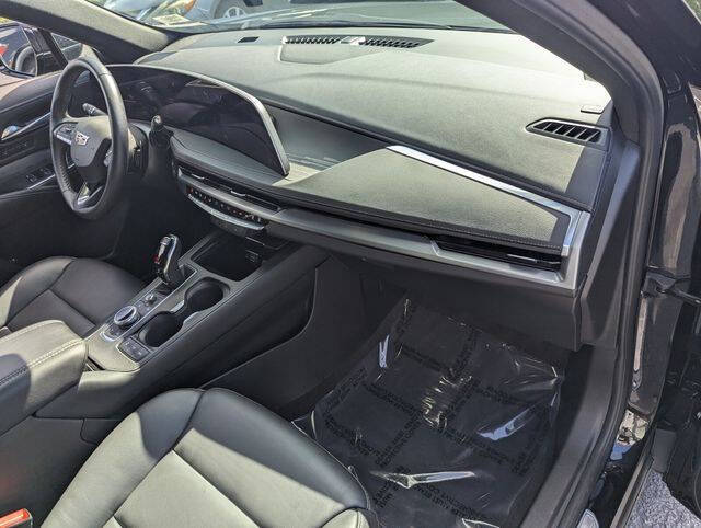 2025 Cadillac XT4 Premium Luxury