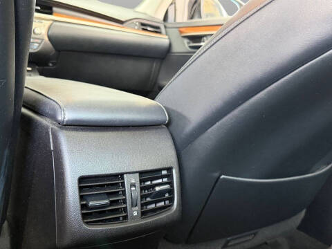2013 Lexus ES 300h