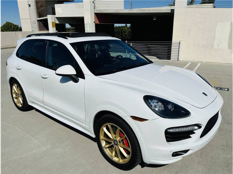 2013 Porsche Cayenne GTS