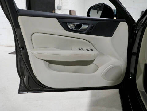 2023 Volvo S60 B5 Plus Dark Theme