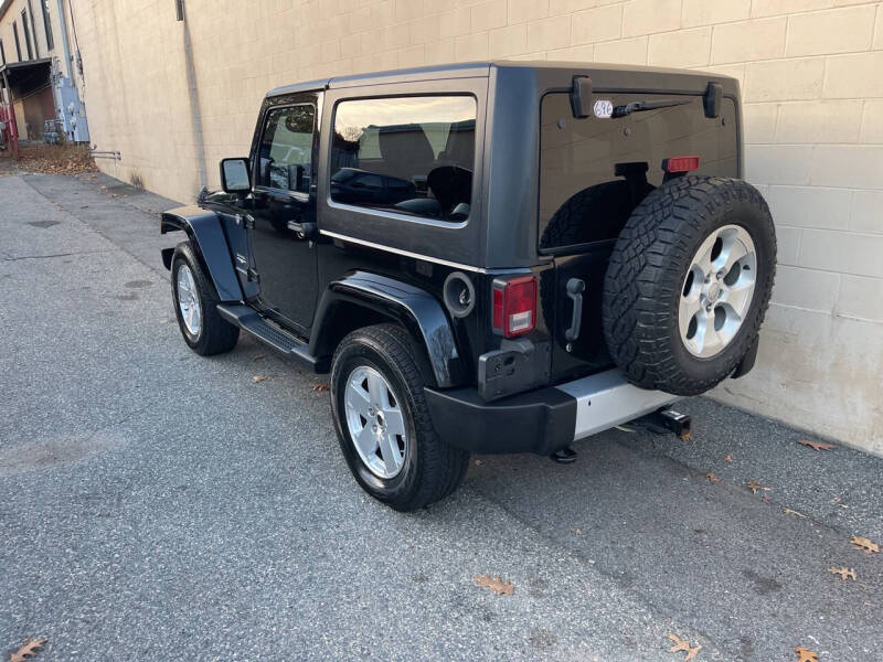 2013 Jeep Wrangler Sahara photo 4