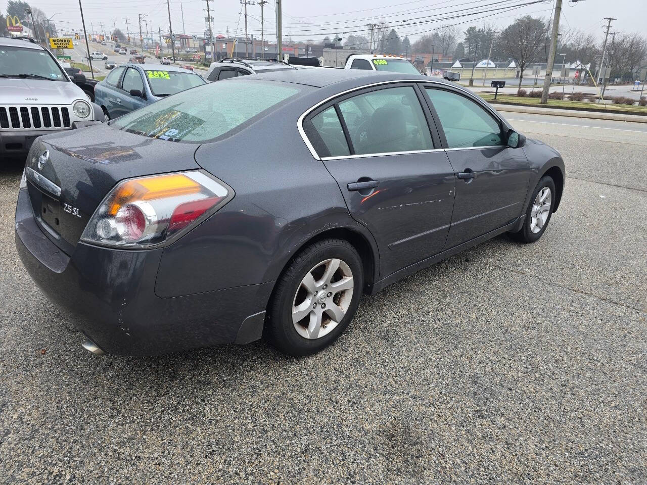 2007 Nissan Altima for sale at QUEENSGATE AUTO SALES in York, PA