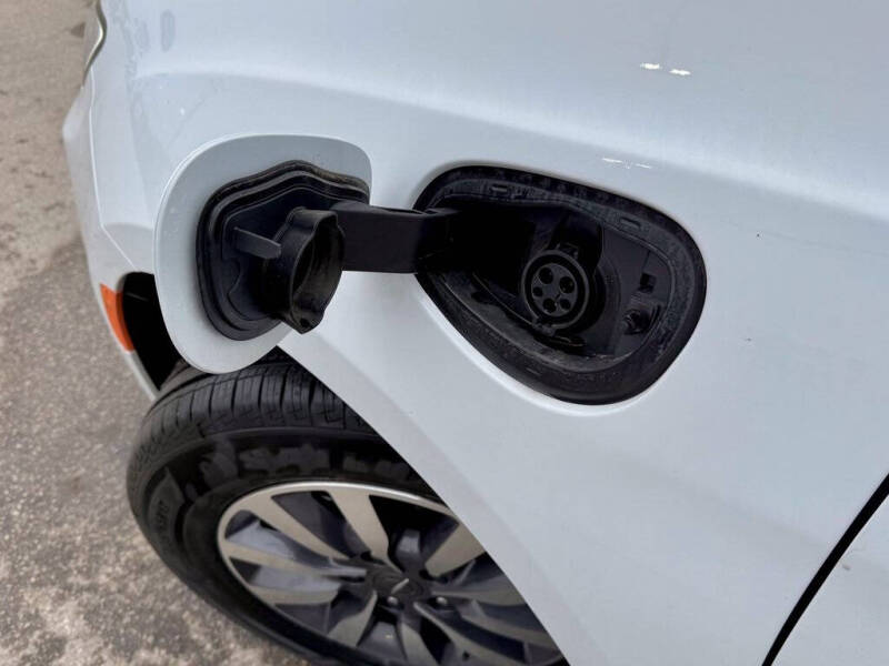 2024 Chrysler Pacifica Plug-In Hybrid Select