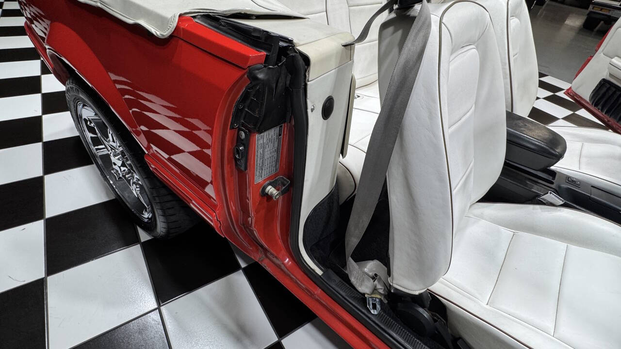 1992 Ford Mustang 37