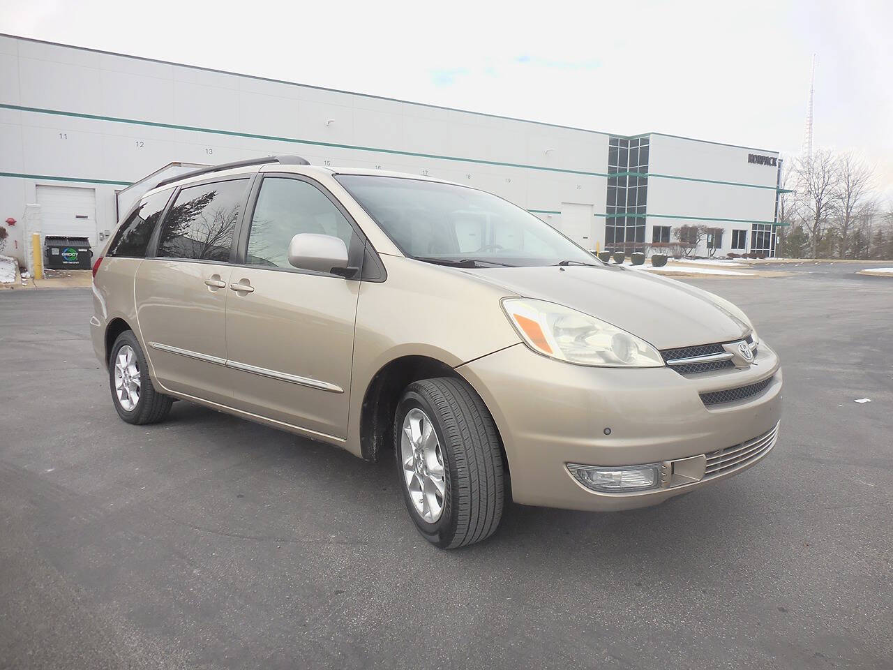 2005 Toyota Sienna for sale at Genuine Motors in Schaumburg, IL