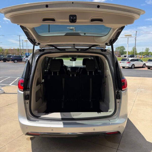 2024 Chrysler Pacifica Touring L