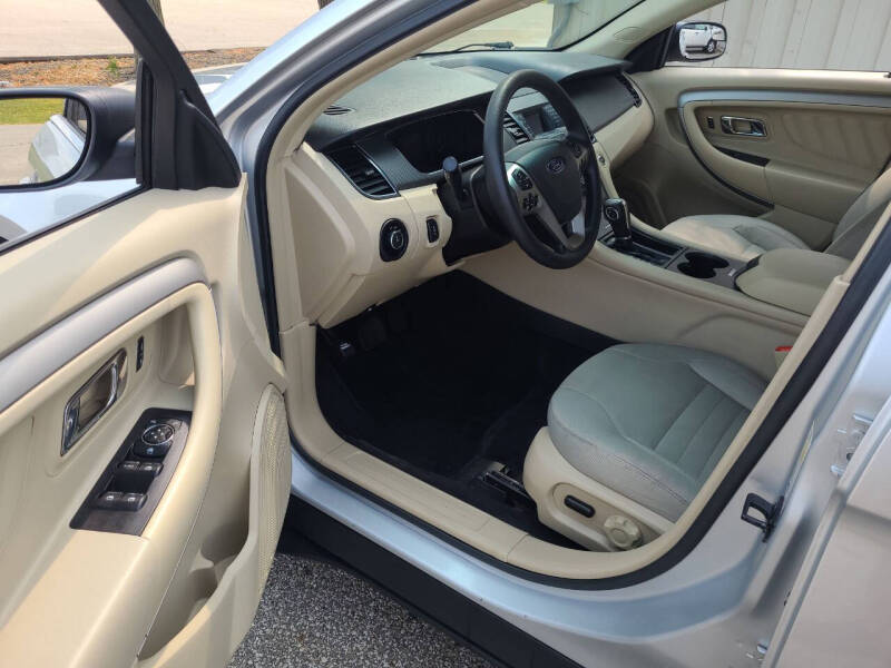 2018 Ford Taurus SE