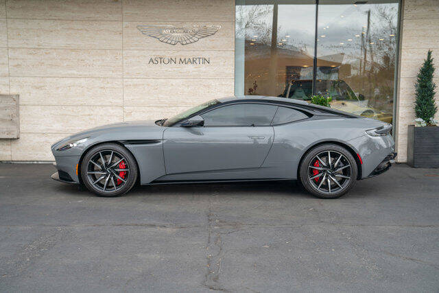 2018 Aston Martin DB11 40