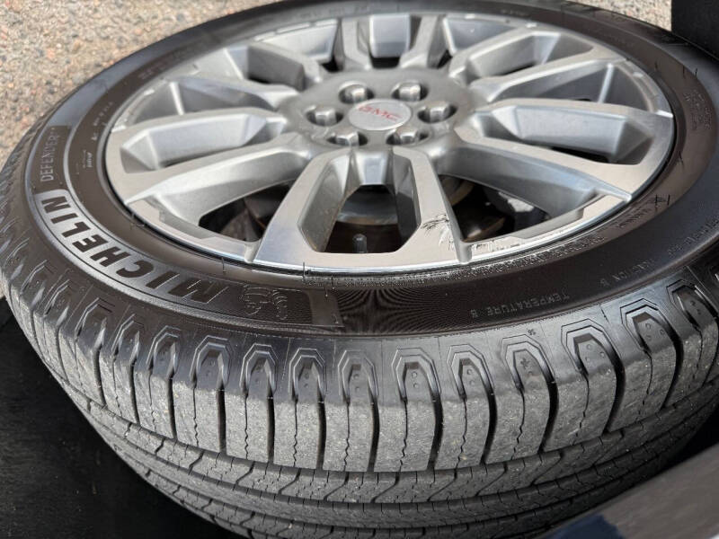 2020 GMC Acadia Denali