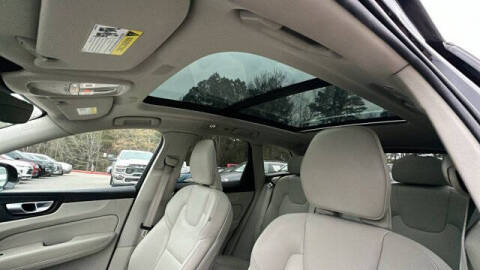 2024 Volvo XC60 B5 Core Dark Theme