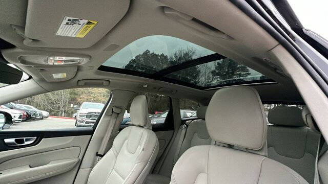 2024 Volvo XC60 B5 Core Dark Theme