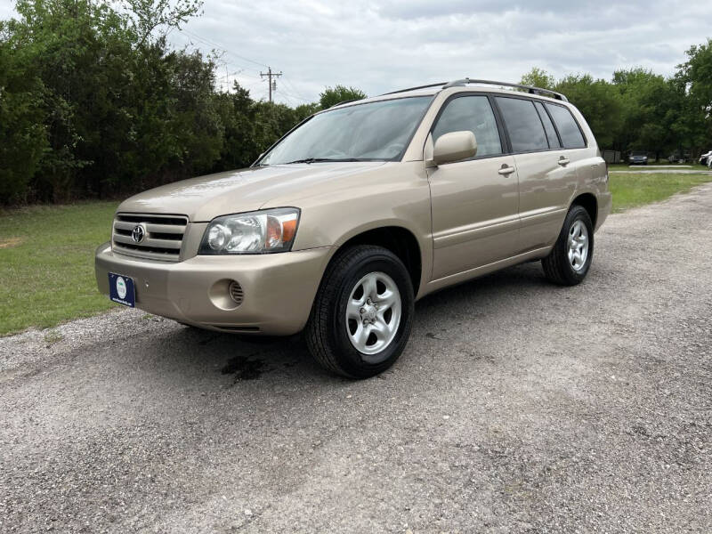 2004 Toyota Highlander for sale at The Car Shed in Burleson TX