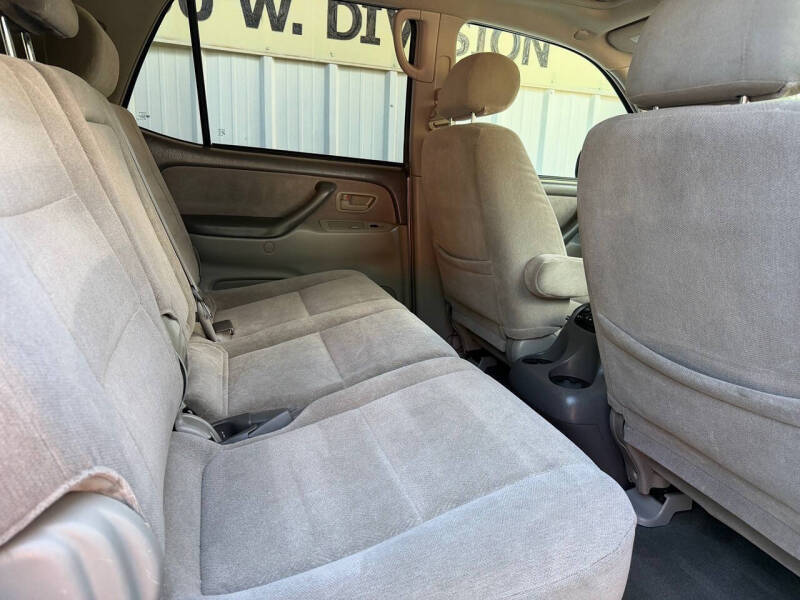 2004 Toyota Sequoia SR5