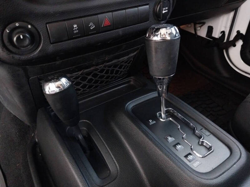 2017 Jeep Wrangler Willys Wheeler