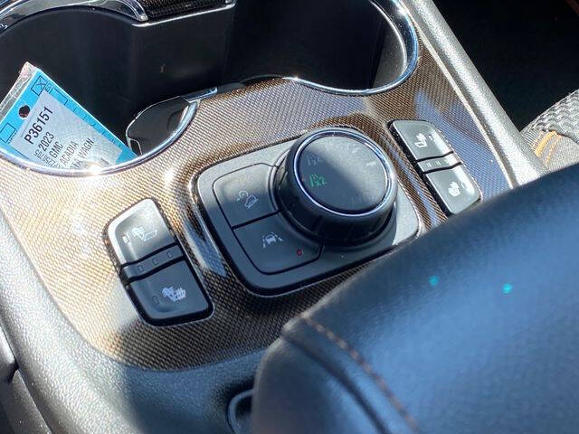 2023 GMC Acadia AT4