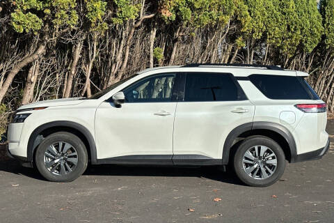 2024 Nissan Pathfinder SV