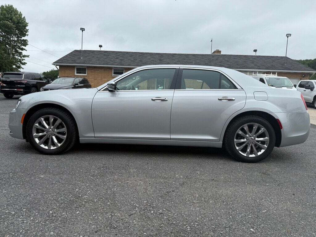 2019 Chrysler 300 6