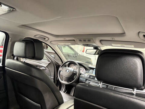 2012 BMW 5 Series 528i