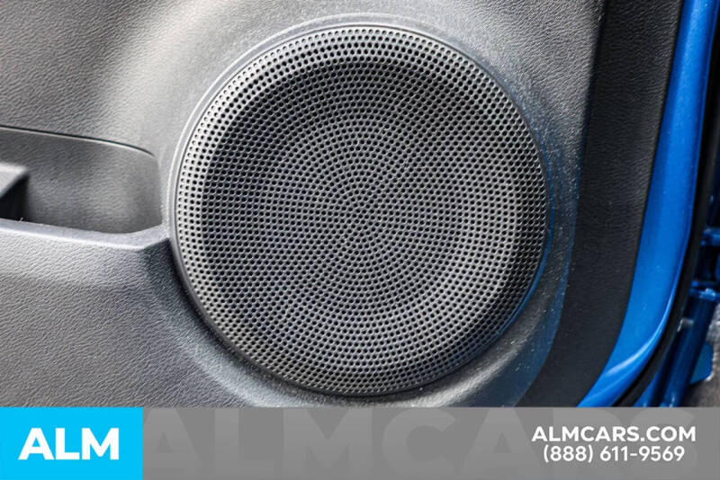 2022 Nissan Kicks SR